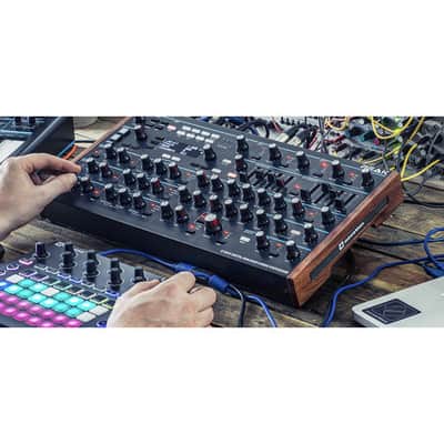 Novation Peak Polyphonic Synthesizer image 3