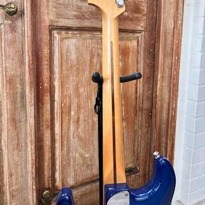 Fender Deluxe Players Stratocaster with Maple Fretboard 2019 - Sapphire Blue Transparent image 3
