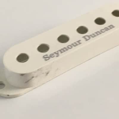 1 Seymour Duncan Fender Stratocaster Guitar Pickup Strat Cover White Light Relic image 3