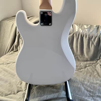 Squier Affinity Series Precision Bass P/J 2019 - Olympic White image 10