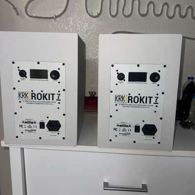 KRK ROKIT 7 G4 White Noise Powered Studio Monitor, White pair image 3