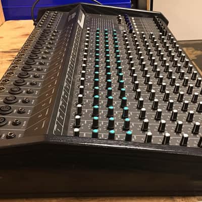Peavey MD Series 16x6 Monitor Console w/Case image 4