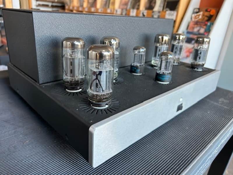 Golden Tube by Solo Electronics SE 40 Amp & Sep 1 Pre Amp 2000 approximately - Black & Silver image 1