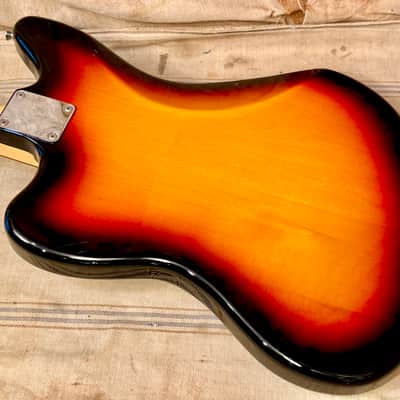 Fender MIJ Traditional 60's Jaguar 2021 - 3 Tone Sunburst image 14