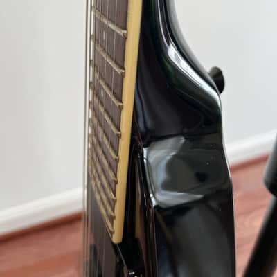 ESP LTD V300 2011 EMG 81/60 with ESP Hard Case image 20