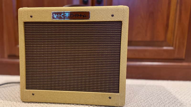 Victoria 518  - Tweed and Tone - One Owner image 1
