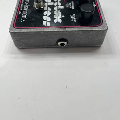 Electro Harmonix Stereo Electric Mistress Flanger Chorus Guitar Effect Pedal image 4