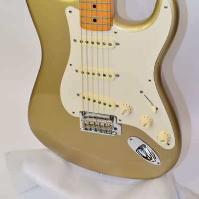2007 Fender Classic Player '50s Stratocaster Electric Guitar, Maple Fingerboard, Shoreline Gold image 2