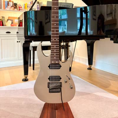 Ibanez Universe RG7620 Pyramid Inlays DiMarzio Ionizers UV1000C 7