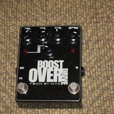 very lightly used (mostly very clean, a few imperfections) Tech 21 Boost Overdrive (metallic dark green casing) + battery & strings (NO tin, NO paperwork, NO sticker) image 2