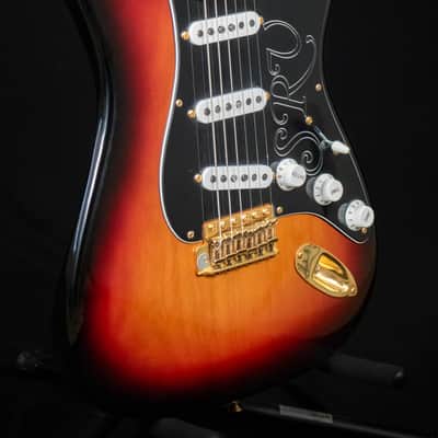 Fender Stevie Ray Vaughan Stratocaster with Pau Ferro Fretboard 2000s - 3-Color Sunburst image 4