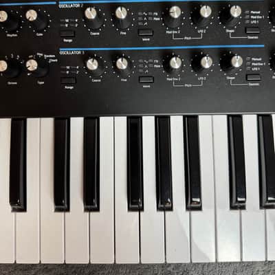 Novation Summit 61-Key 16-Voice Polyphonic Synthesizer Excellent image 9