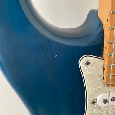 Fender Highway one Stratocaster with maple Fretboard 2003 - Sapphire Blue Transparent image 11