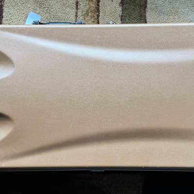 Gibson Gibson Gold Concept Les Paul Less Plus Hardshell Case 2015 - Gold 2015 - Gold image 1