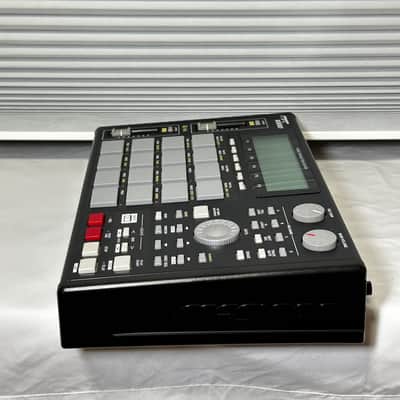 Akai MPC1000 Music Production Center image 3