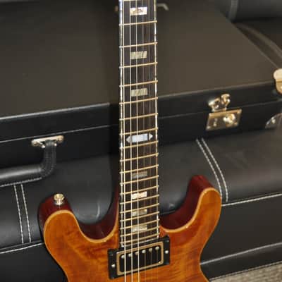 Luman Double Cutaway Vintage Amber image 6