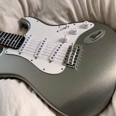 Fender Stratocaster 2016 - Silver (Silver Sky) DIY build image 2