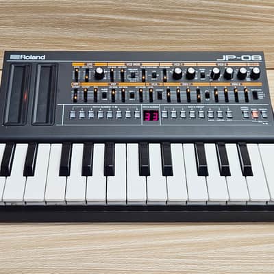 Roland JP-08 Boutique Digital Synthesizer Sound Module With K-25M Keyboard