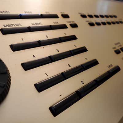 CERTIFIED!!! KORG KRONOS 2 88 SUPER RARE GOLD EDITION IN AMAZING CONDITION!!! image 15