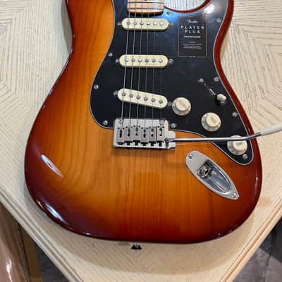 Fender Player Plus 2020’s - Sienna Sunburst with 75th Anniversary Maple Neck image 7