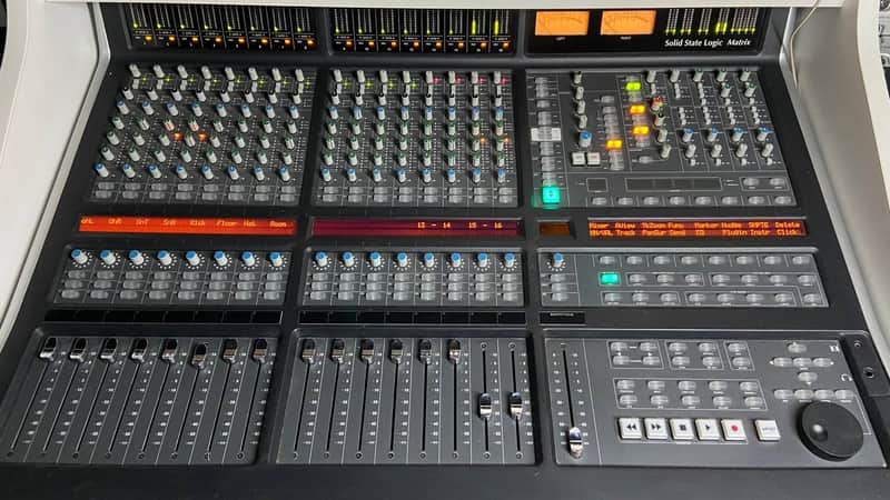 Solid State Logic Matrix SuperAnalogue 16-Channel Mixer 2008 - 2015 - Black image 1