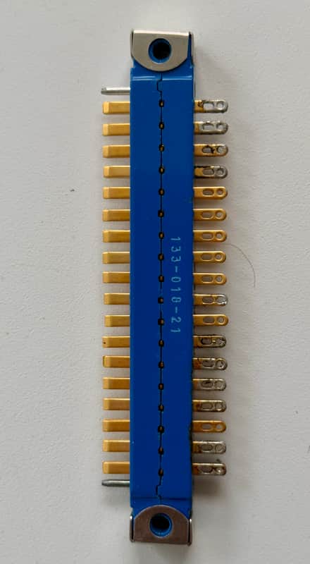 Neve 1073 Amphenol 18 Pin Connector Male (single piece) - 1073 1066 1084 1272 pn:133-018-21 image 1