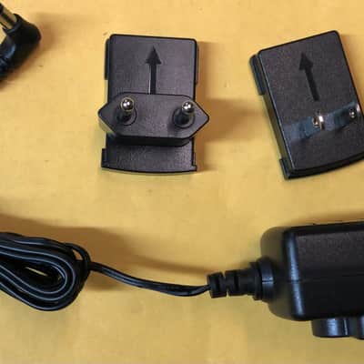 Harman PS0913DC-01 9V DC Power Supply with US, EU, JA Adapters - Black image 1