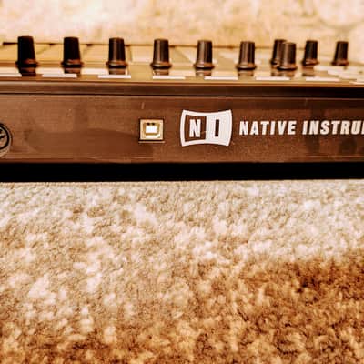 Native Instruments Maschine 2000s - Black image 5