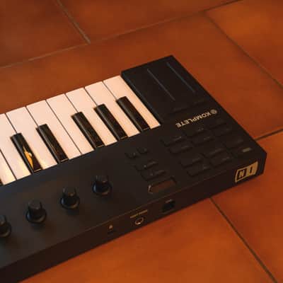 Native Instruments Komplete Kontrol M32 2019 - Black image 3
