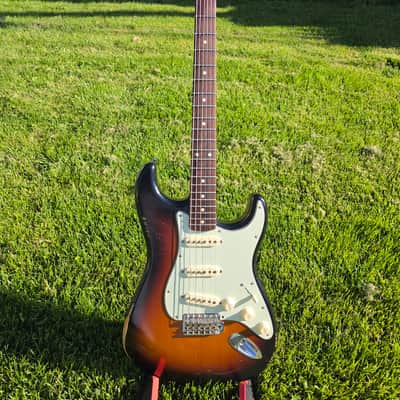 Fender Road Worn '60s Stratocaster with Rosewood Fretboard - Sunburst image 2
