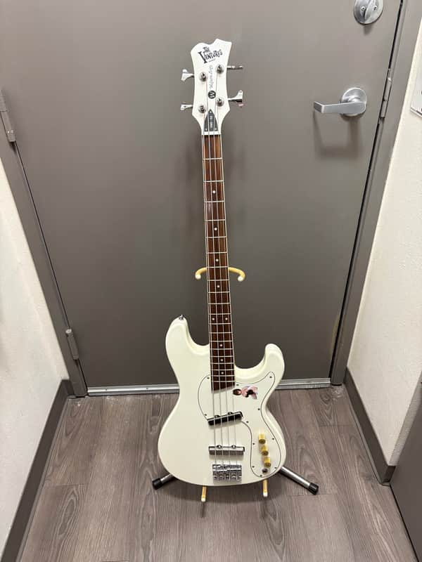 Wilson Bros VMB-55 Ventures Model 2010’s - White image 1
