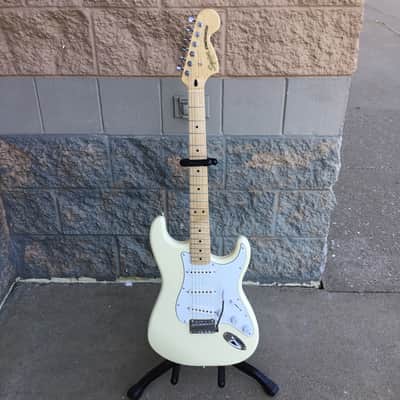 Squier Affinity Series Stratocaster with Maple Fretboard Olympic White image 2