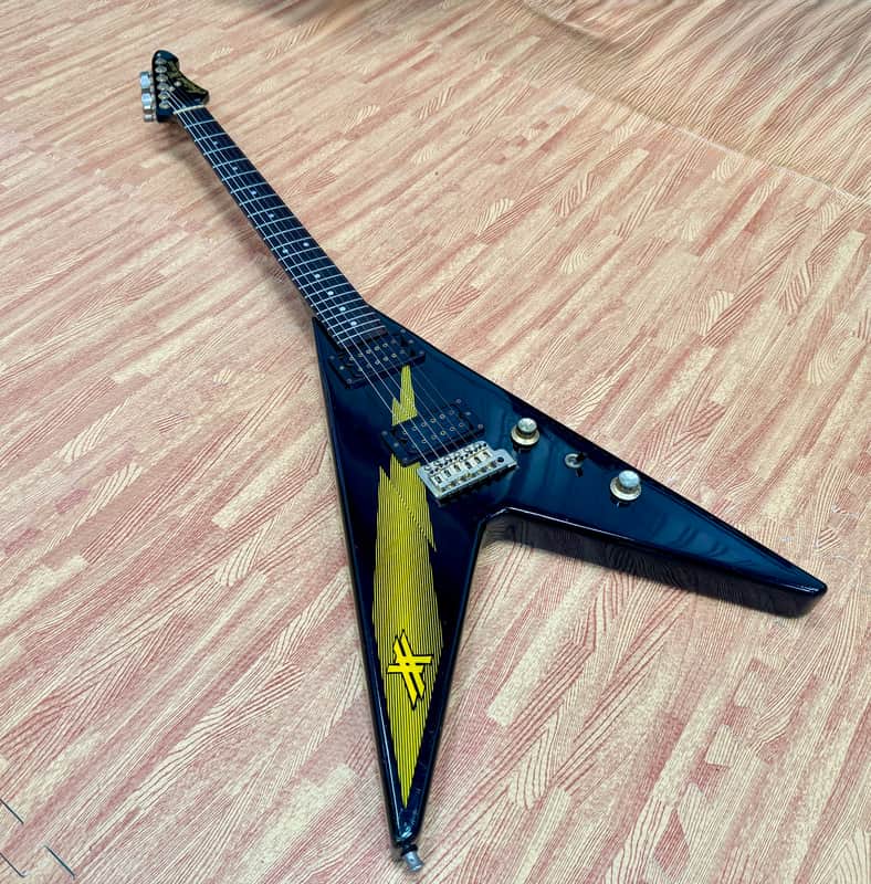 ARIA PRO II XX DELUXE フライングV エレキギター 🇯🇵 1983 JAPAN 🇯🇵 Aria Pro II XX Deluxe Flying V 1983 | Reverb