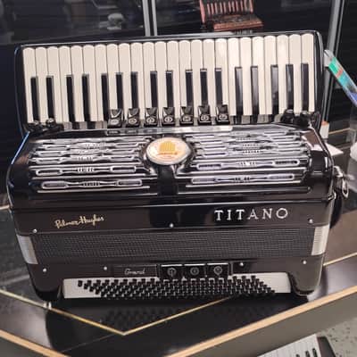 Titano Grande Accordion image 1