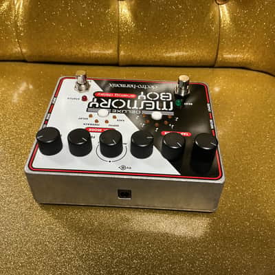 Electro-Harmonix Memory Boy Analog Delay / Chorus / Vibrato 2009 - Present - Black / White / Red used image 4