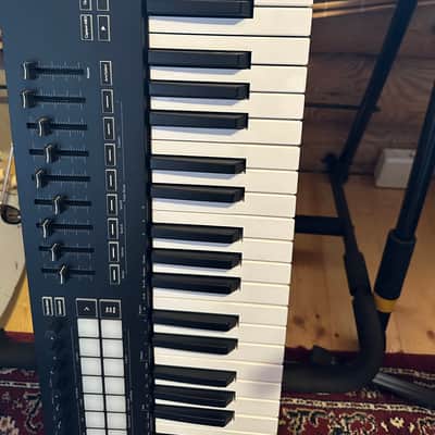 Novation Launchkey 61 MKII MIDI Keyboard Controller 2015 - 2020 - Black image 3