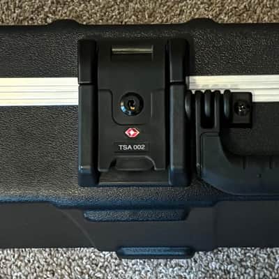 SKB 1SKB-66PRO Pro Series Molded Strat / Tele Case with TSA Latches 2010s - Black image 4