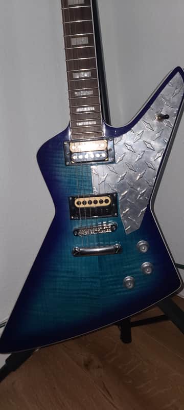 Firefly guitar Explorer 2024 - Blueburst image 1