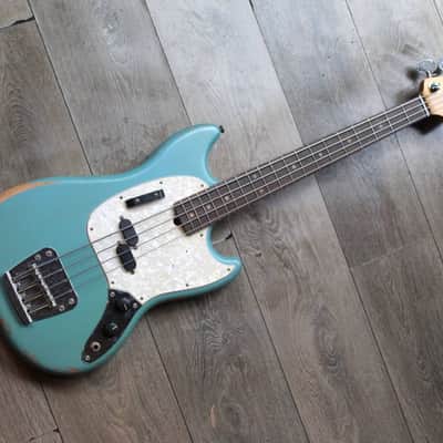 FENDER Justin Meldal-Johnsen Road Worn Signature Mustang Bass Faded Daphne Blue, GIGBAG, 3, 51 KG image 1
