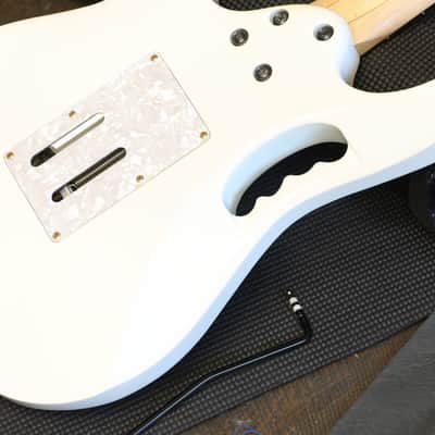 Minty! 2013 Ibanez Steve Vai Signature JEM7V HSH Electric Guitar White + OHSC image 17