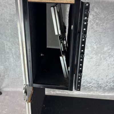 Roadie amp head road case with built in 6 space rack 6u image 4