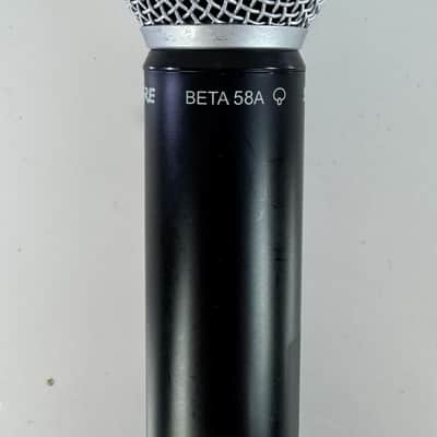 Shure BLX2/Beta58a Wireless Microphone H11 Band Excellent Condition 572-596 MHz image 3