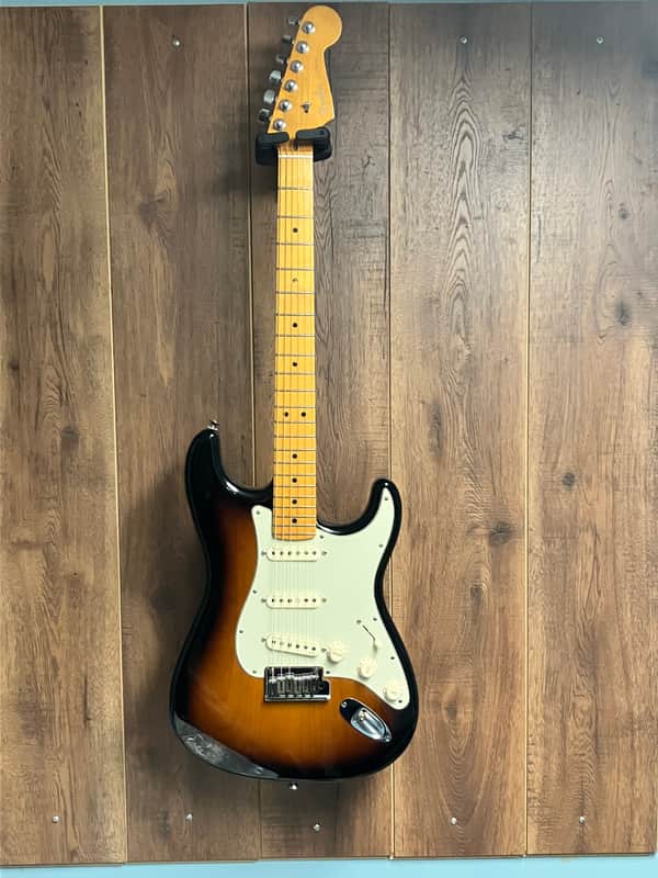 Fender American Deluxe V Stratocaster Strat V-neck Tweed Case - Sunburst