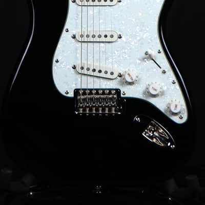 Squier Classic Vibe '70s Stratocaster Black w/ Pearl Pickguard image 2