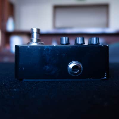 Mooer 009 Blacknight Micro Preamp 2010s - Black/Red image 5