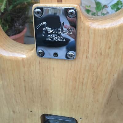 RIF 119 Fender Stratocaster 2000 Corona California With Case and Fender Card image 10
