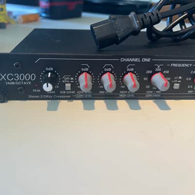 Carvin XC3000 Stereo 2/3 Way Electronic Crossover with rack mount bolts and IEC power cable image 2