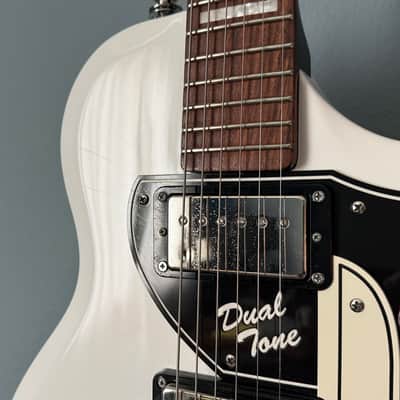 Supro 1224DBHT Limited Edition David Bowie 1961 Dual Tone Hardtail 2019 W/Hardshell Case and Strap Locks image 5
