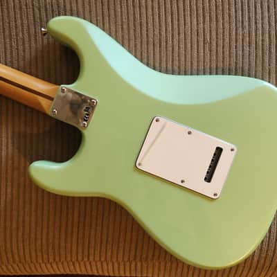 Surf Pearl Fender Player Stratocaster Special Edition with Maple Fretboard image 3