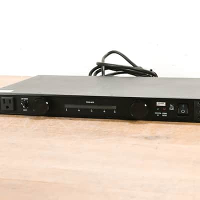 Furman PL-PLUS C 15A Power Conditioner with Voltmeter CG013MK